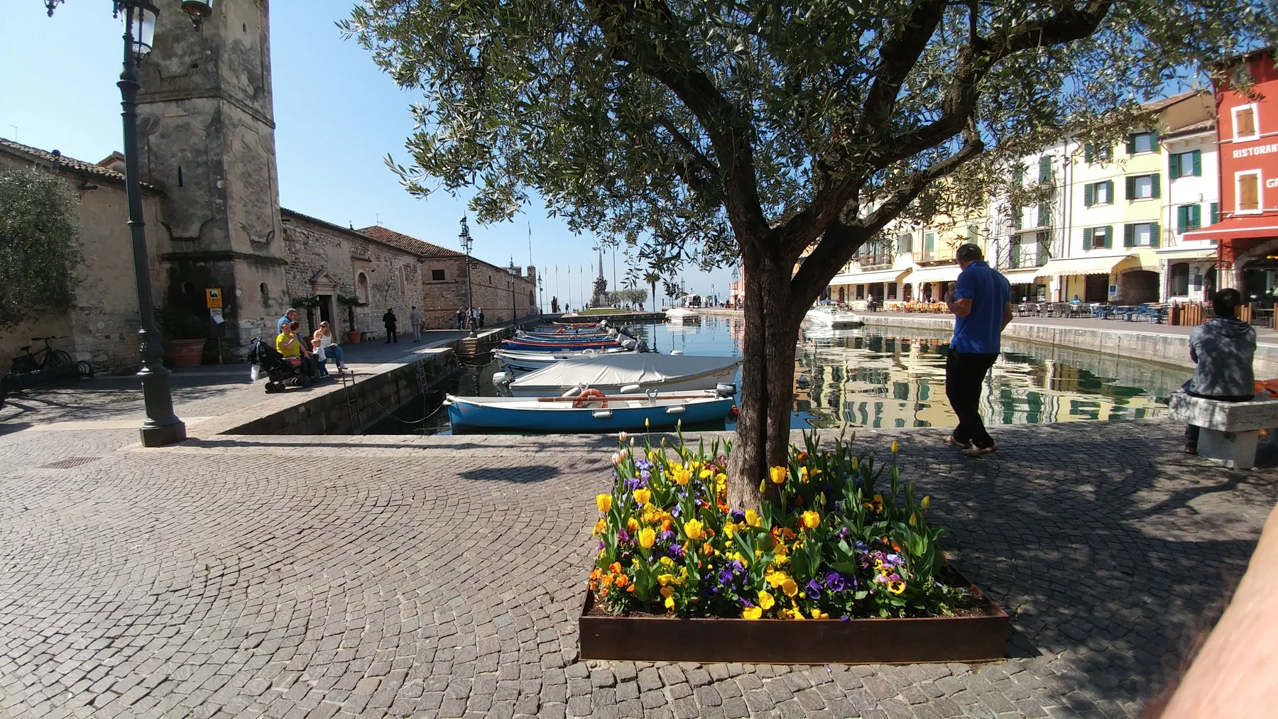Lazise con bambini: spiagge, lungolago e parchi divertimento