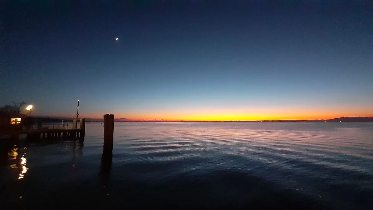 I migliori luoghi per vedere il tramonto Lazise: spiagge, moli e sentieri